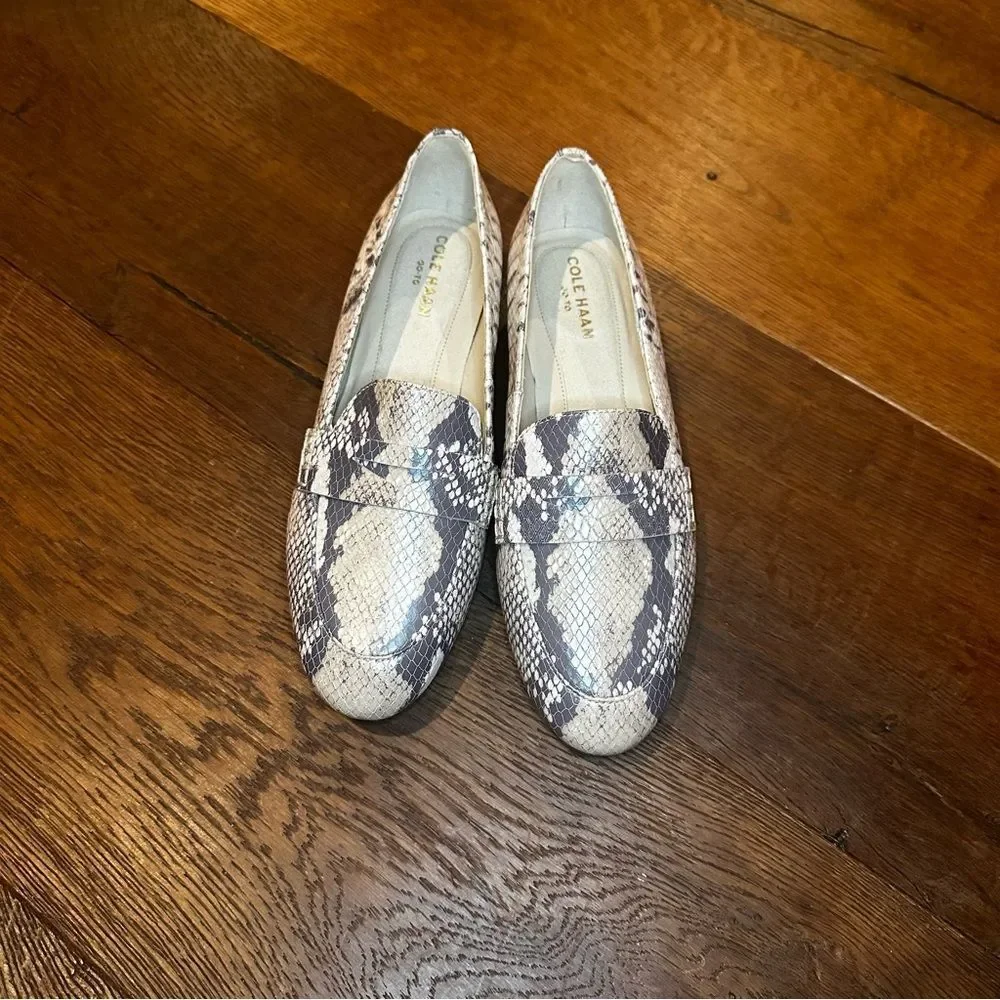 Cole Haan Women's Snake Print Loafer Goto Pearson Loafer Gray Beige Leather 5.5
